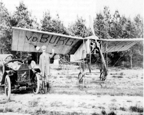 Heinrich van der Burg van de vliegschool op Gilze-Rijen in 1912.jpg