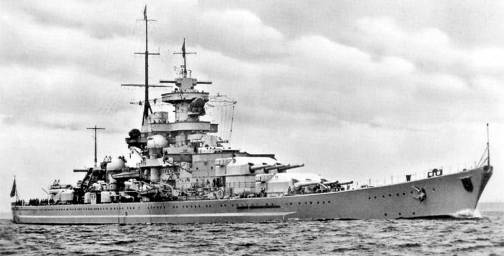 Kriegsmarine-battleship-KMS-Gneisenau-Sea-trials-08.jpg