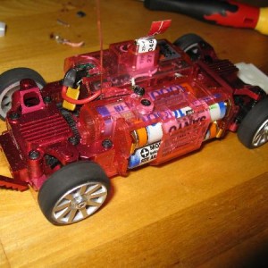 Kyosho Mini-Z MA-010 AWD met SI4562DY FET's, rood chassis met diverse alu parts