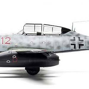 Messerschmitt_ME-262__03