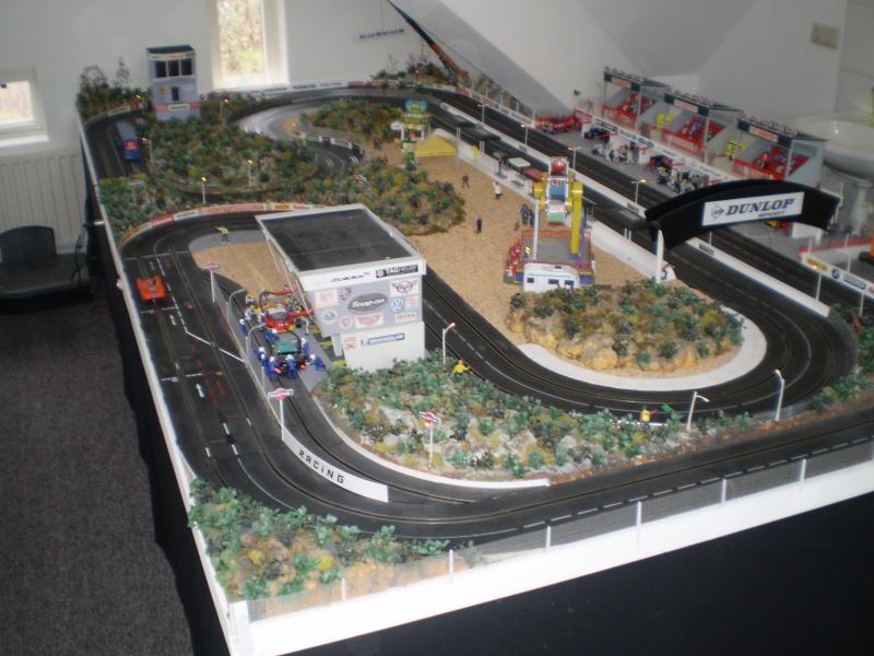 Avondeten gemeenschap speelplaats Fleischman Racebaan zolder gebouwd voor mijn zoon | ModelbouwForum.nl
